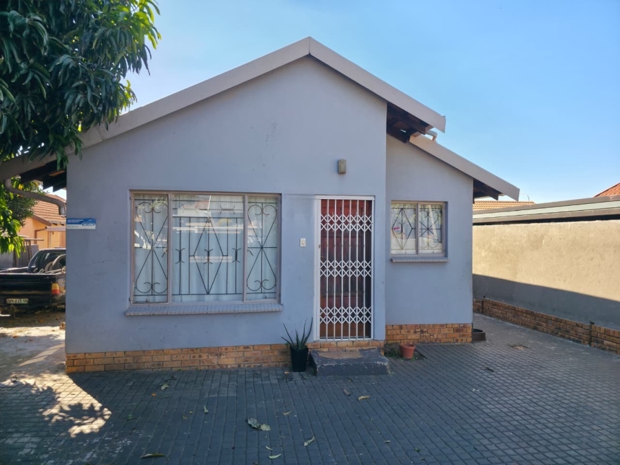 2 Bedroom Property for Sale in Geelhoutpark North West